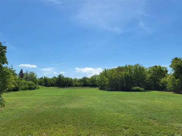 333 24th St, San Leon, TX 77539