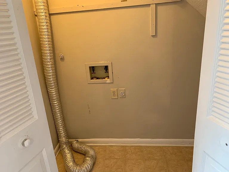 573 Delzan Pl — Photo 14