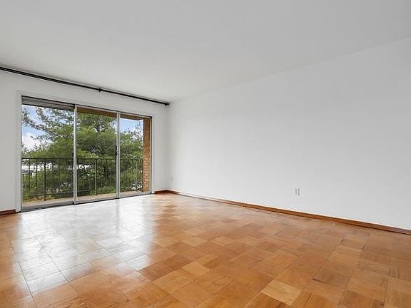 5th image of 11901 Parklawn Dr APT 302