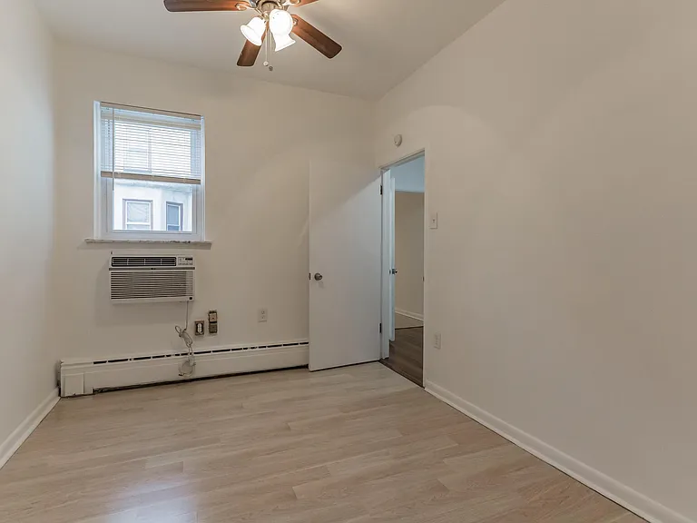 Middle bedroom