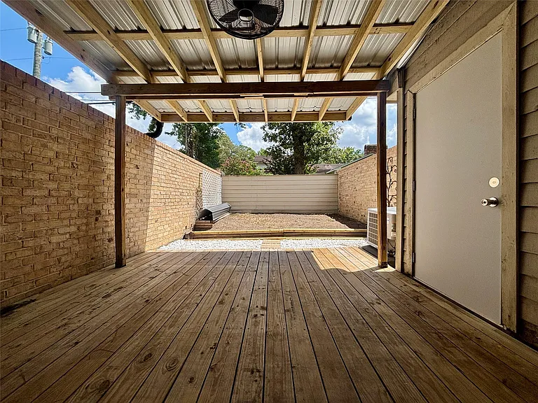 2030 Plantation Dr #B1 — Photo 23