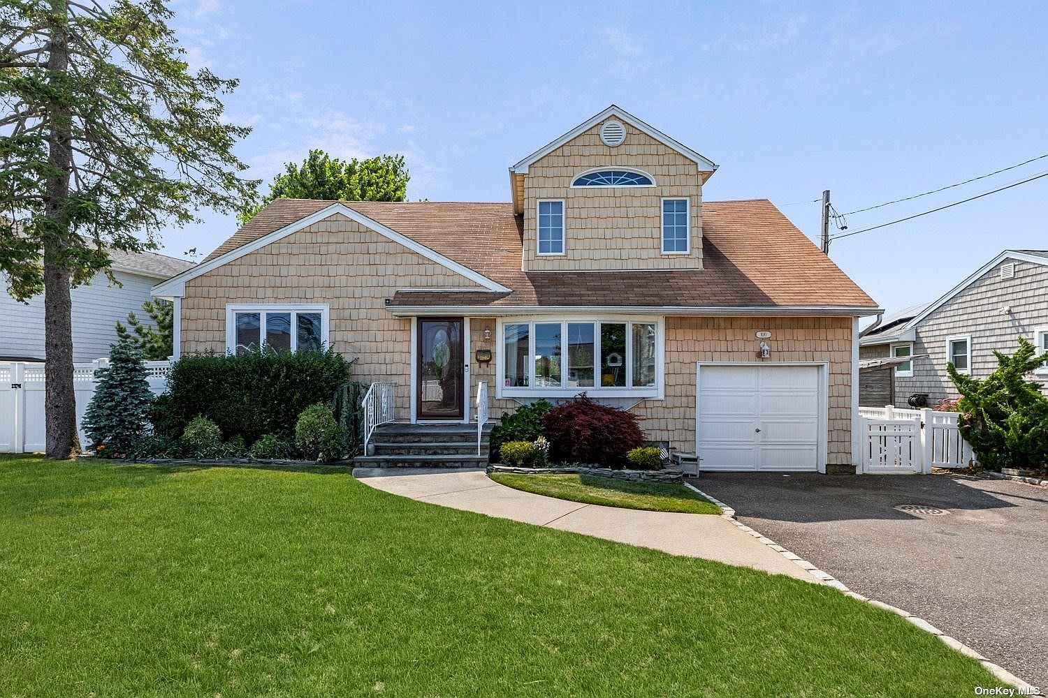 100 Beach Road, Massapequa, NY 11758 | MLS #3486354 | Zillow