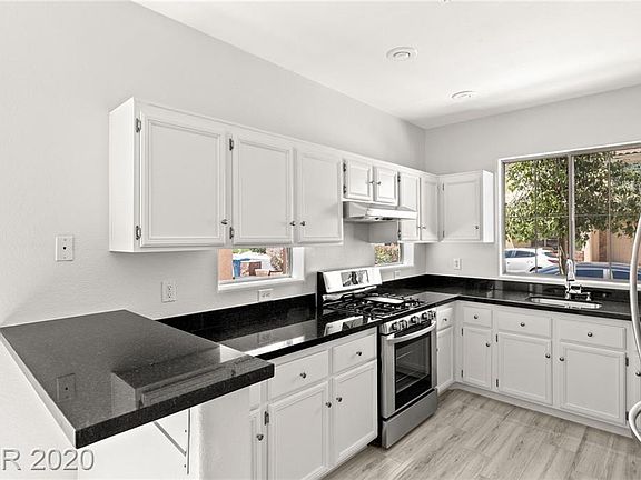 3rd image of 9673 Villa La Mora Ave