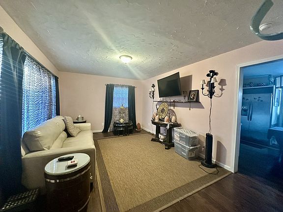 2nd image of 142 S Roberson Rd