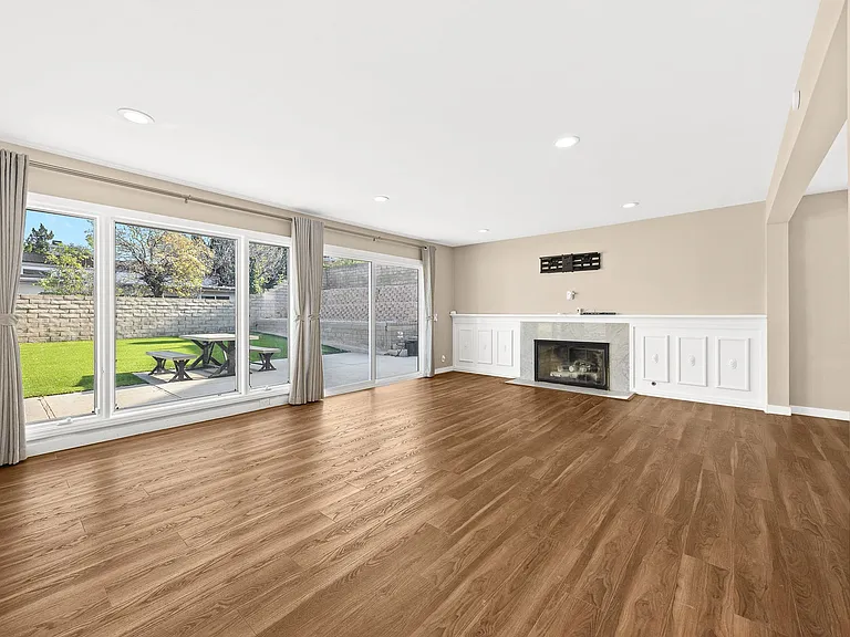 12110 Bowmore Ave — Photo 9