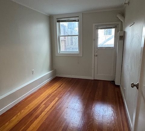 5th image of 14 Kent St #14