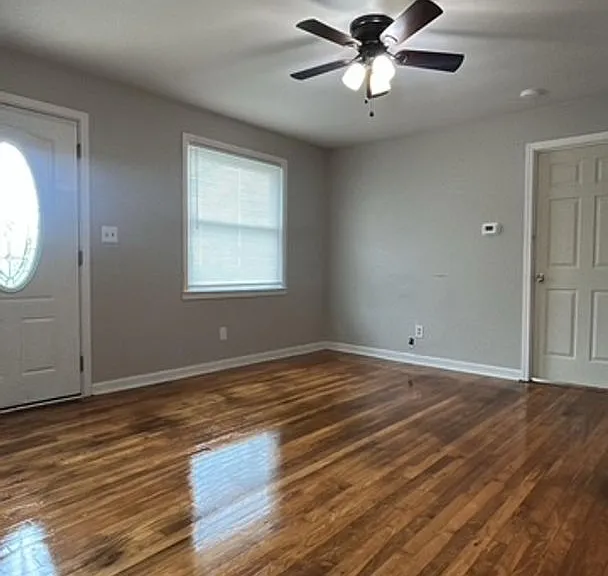 1449 Kenton St — Photo 4