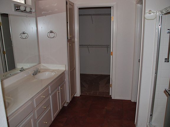 Master BA- Walk-in closet