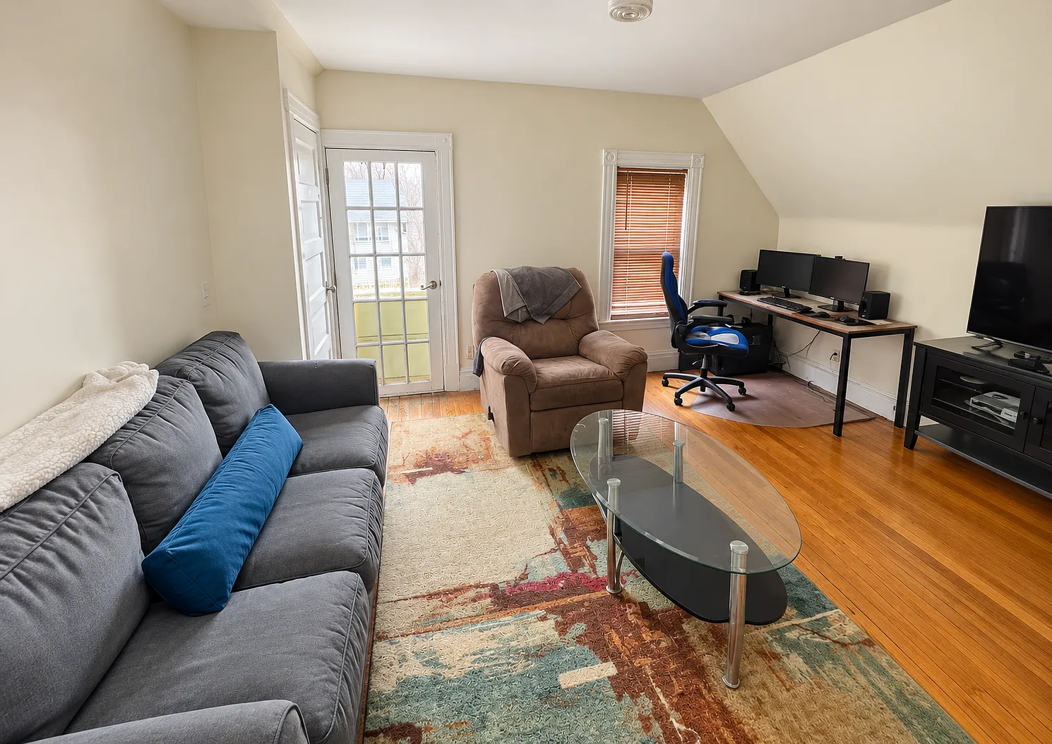 2 bed, 800 sqft, $2,500 — Photo 1