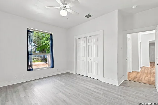 262 E Southcross Blvd — Photo 17