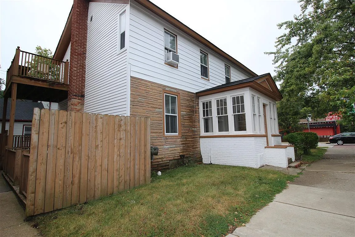 Building Photo - 320 N Adams St #1