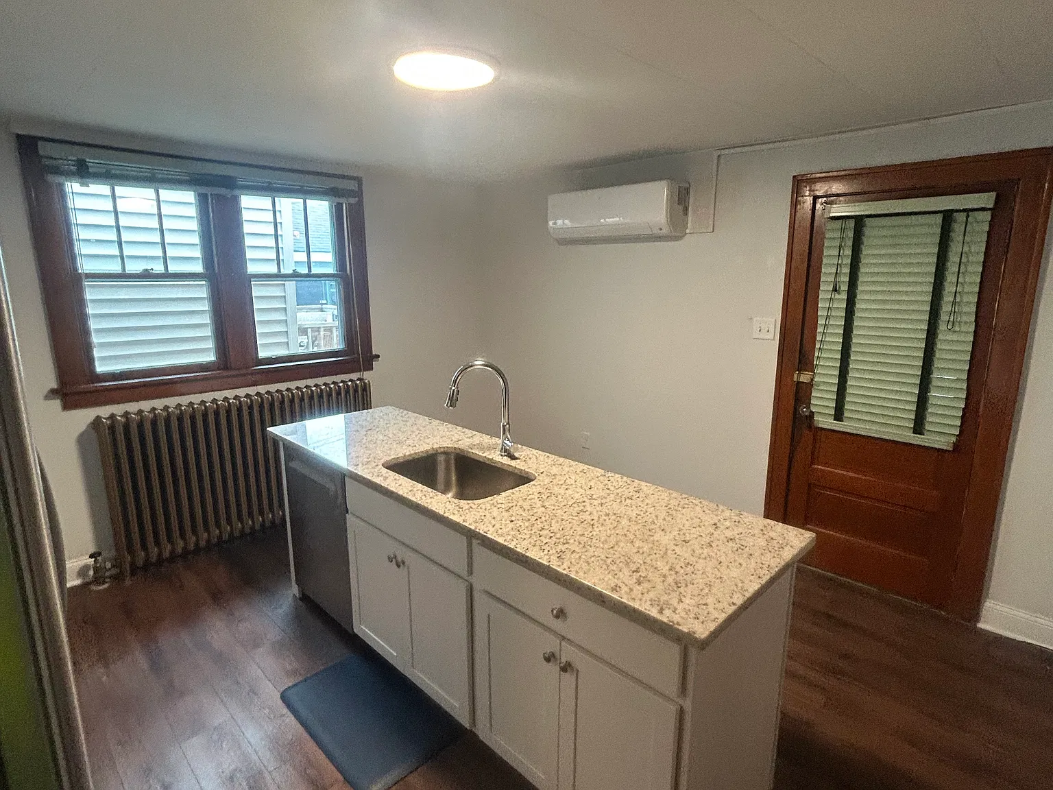 2 bed, $1,400 — Photo 1