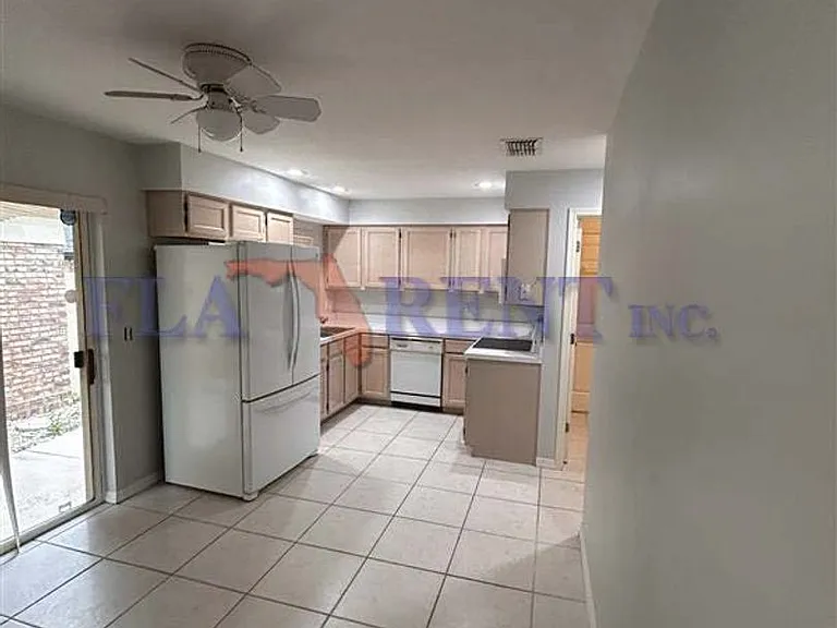706 Andover Cir — Photo 3