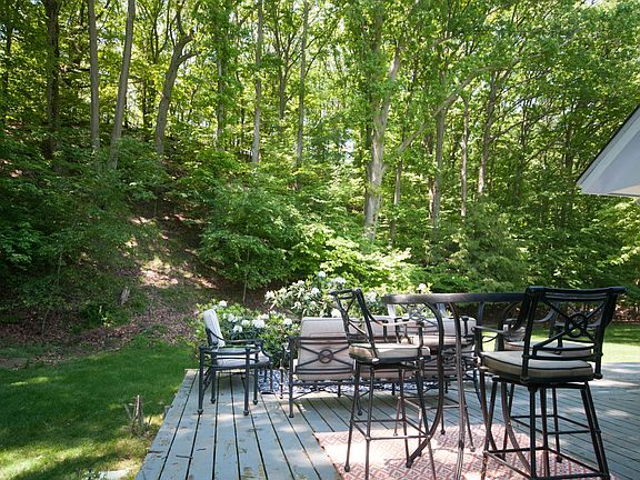 3rd image of 15077 Fairmount Ct