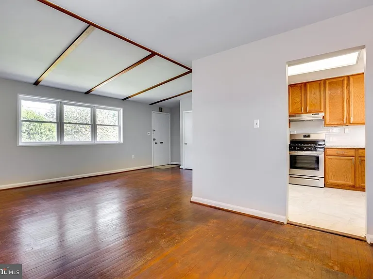 502 N Mansfield St — Photo 9