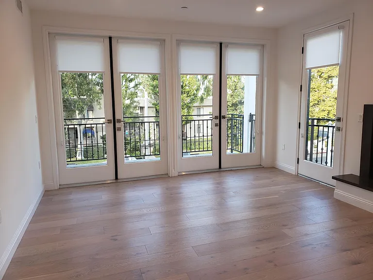 15200 Magnolia Blvd #302 — Photo 4