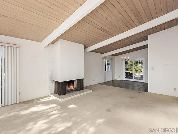 4th image of 2638 Loring St