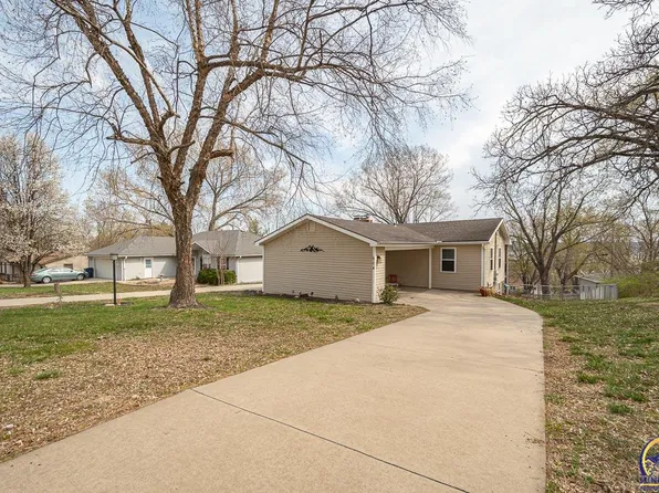 504 Sioux Dr, Ozawkie, KS 66070