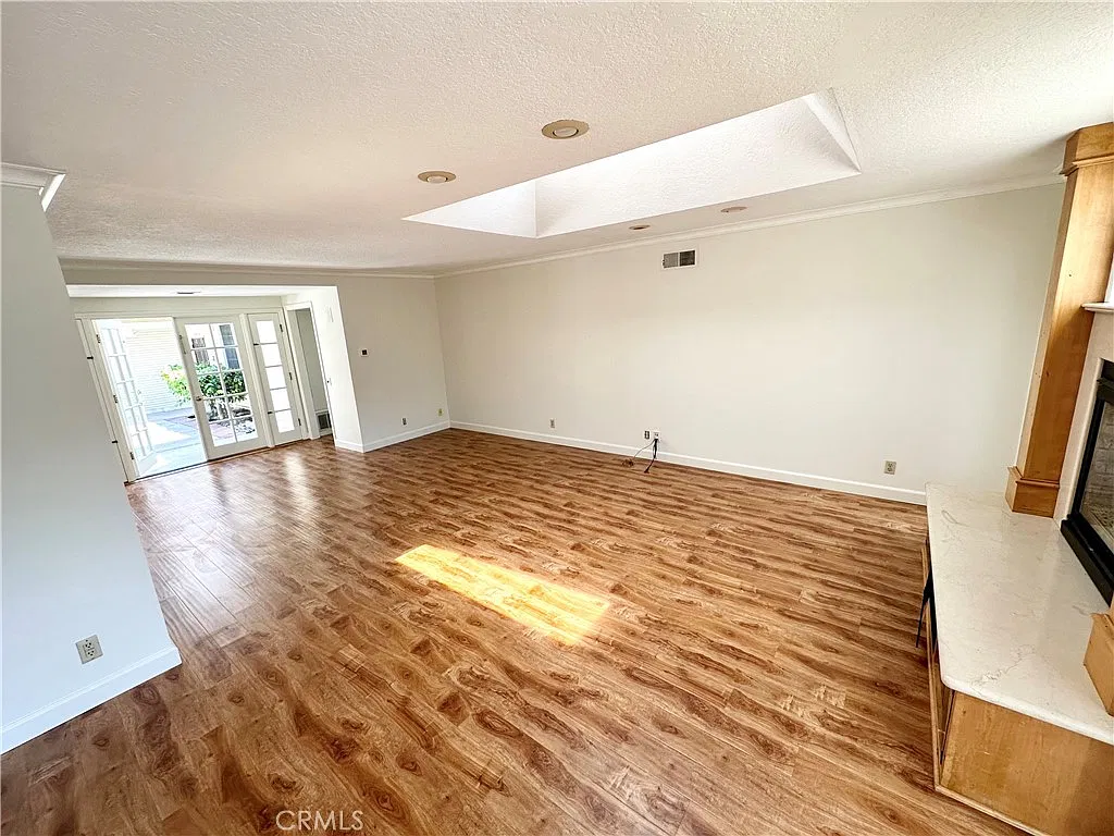 3 bed, 1543 sqft, $4,950 — Photo 3