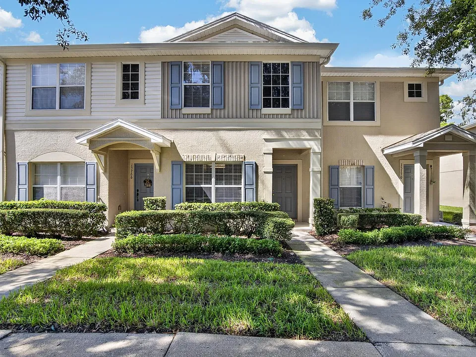 15768 Fishhawk Falls Dr