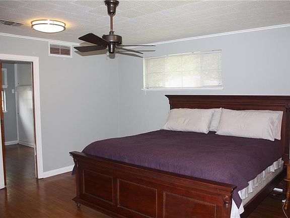 4th image of 2412 Gardenia St
