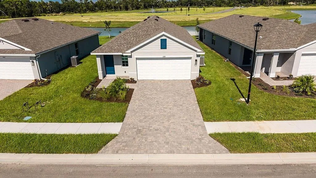 3 bed, 1302 sqft, $2,000 — Photo 3