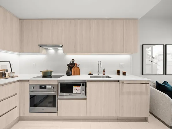 4928 Quebec St #508, Vancouver, BC V5W 2N2