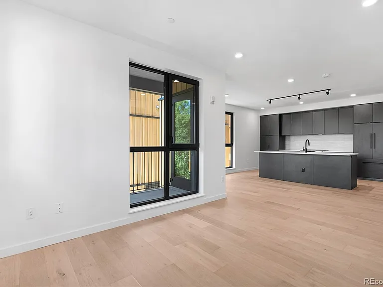 1601 Park Ave #307 — Photo 11