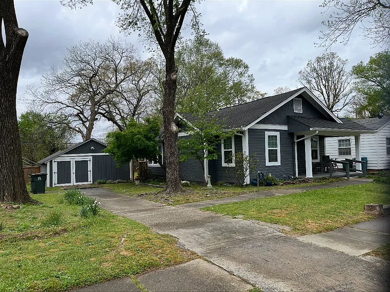 310 N Spruce St — Photo 1