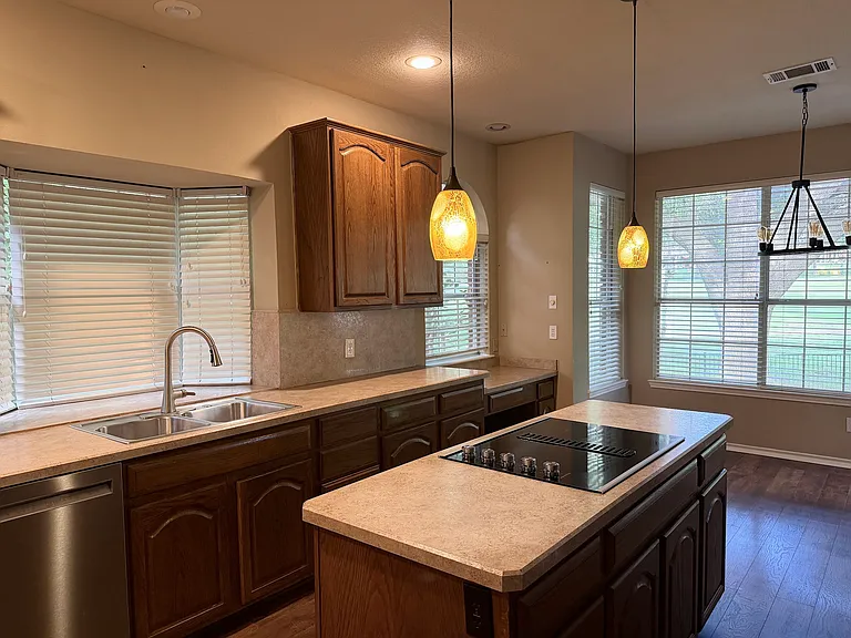 2735 Brookside Ln — Photo 4