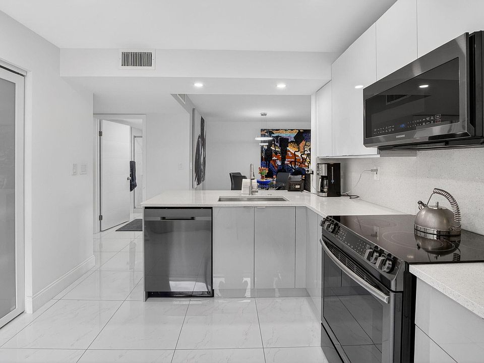 1st image of 15401 Pembridge Avenue #15