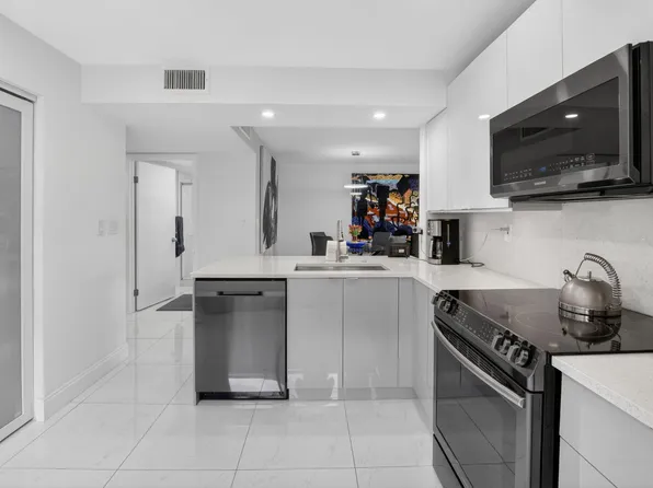 15401 Pembridge Avenue #15, Delray Beach, FL 33484