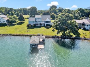 220 Gross Point Dr, Huddleston, VA 24104
