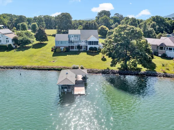 220 Gross Point Dr, Huddleston, VA 24104