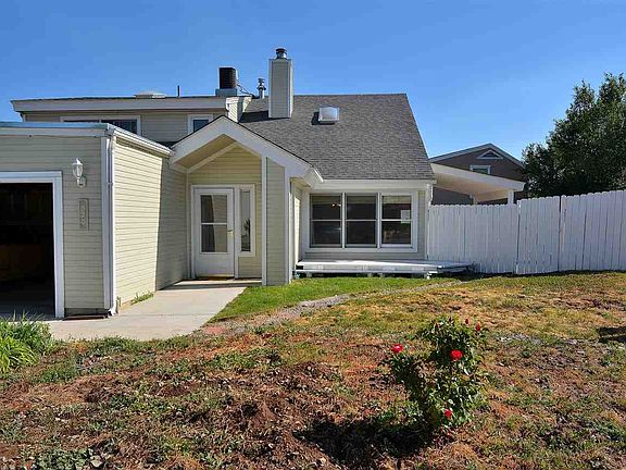 3rd image of 825 Kristi Ln