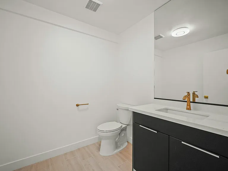 920 Everett St #E — Photo 10