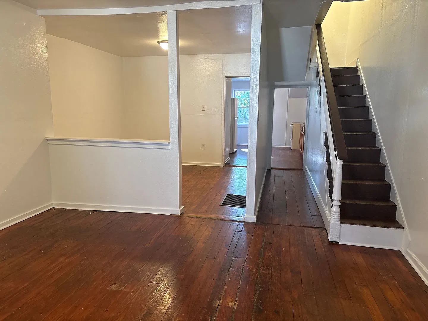 3 Bedroom House with Yard-York City SD — Photo 3