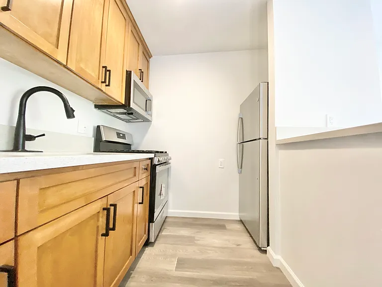 1240 S Bronson Ave #9 — Photo 4