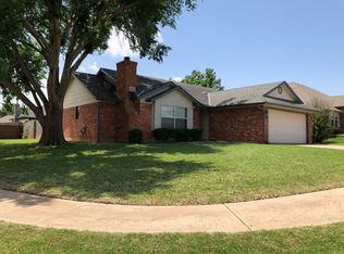 1620 NE 11th St, Moore, OK 73160