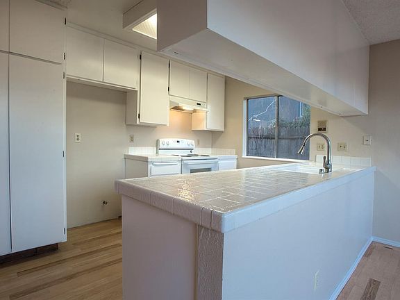 4th image of 15 Park Vista Cir