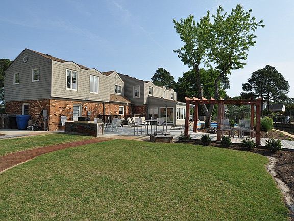 4th image of 2101 E Kendall Cir