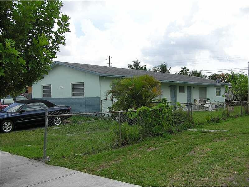 2nd image of 1904 SW 42nd Ave