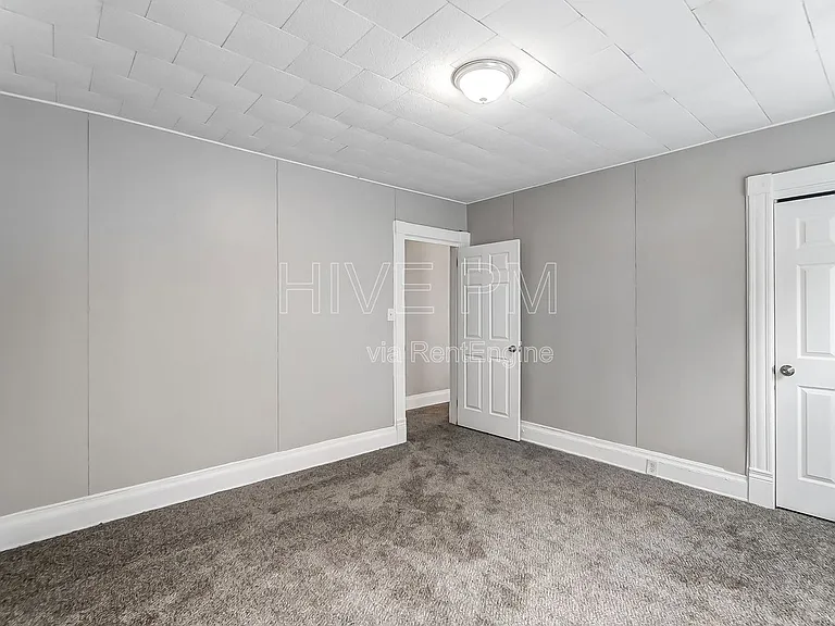 1758 Brewster Ave — Photo 25