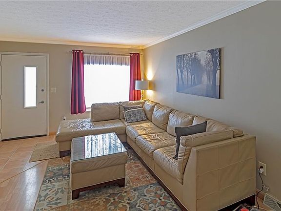 4th image of 5469 Millwood Ln #44-B