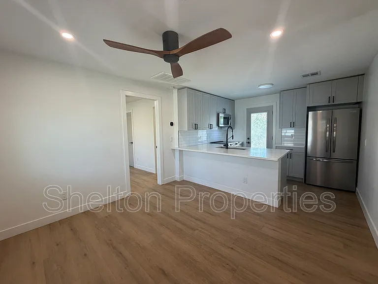 614 N 10th Ave #B — Photo 3