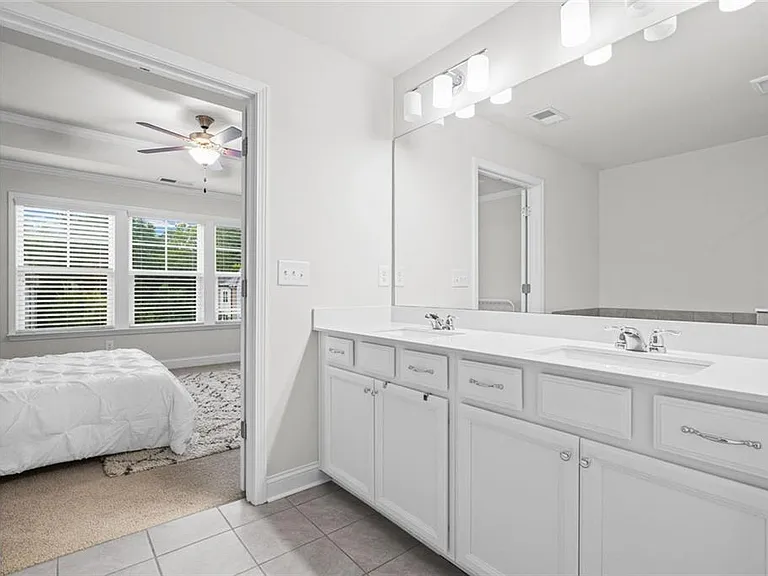 2779 White Oak Ln #20 — Photo 24