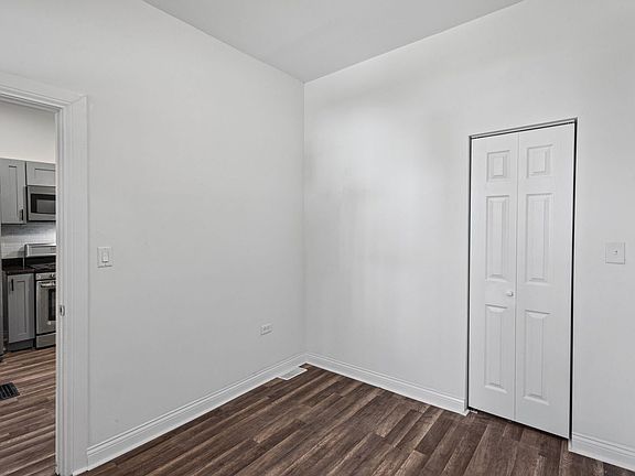 4th image of 4018 W Polk St