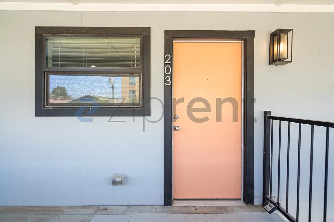 1 bed, 400 sqft, $990 — Photo 2