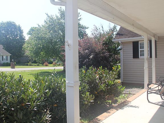 3rd image of 160 Cardinal Rd