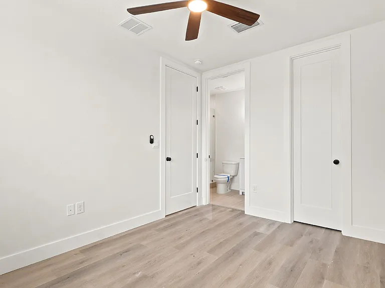2138 W Nassau St #2 — Photo 6
